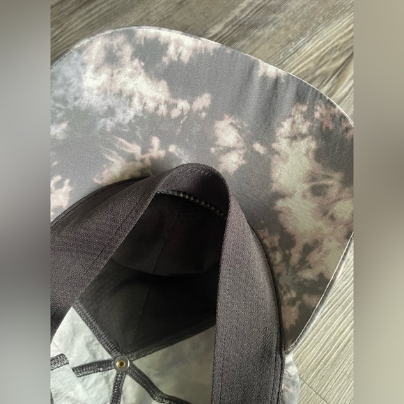 Lululemon Athletica Gray and Pink Tie-Dye Cap - Picture 4 of 7